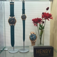 【HENRY LONDON】素敵なレトロ感の腕時計