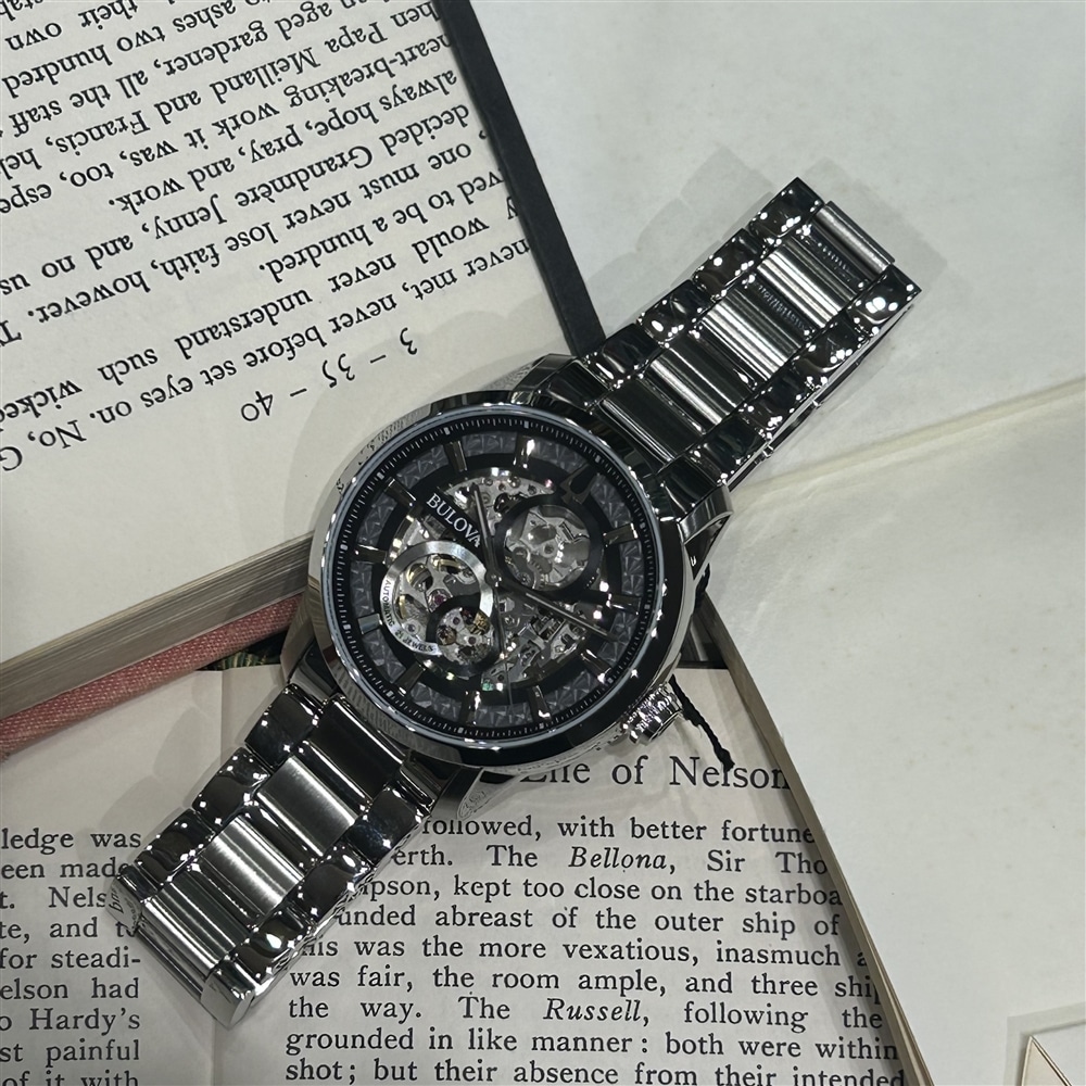 【BULOVA】メカニカルな内部機構が 360度ダイナミックに見える、圧倒的なフルスケルトンデザインの腕時計のご紹介〈junks ルクア大阪店・梅田〉