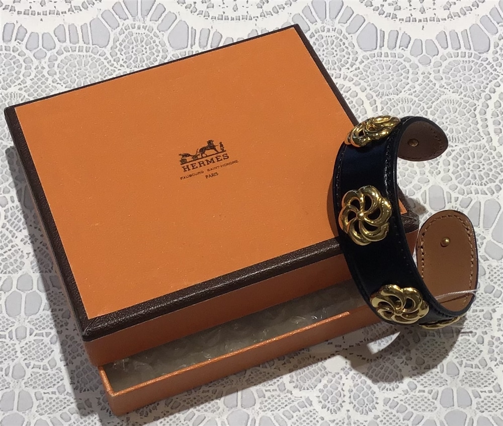 【VINTAGE】HERMESのお花のアクセントがかわいいブレスレットをご紹介致します！【グランフロント大阪（梅田）】