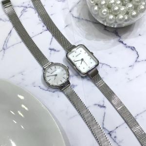 【BERING】夏に着けたい！「シルバー×ホワイト」の涼しげな腕時計はいかがですか？