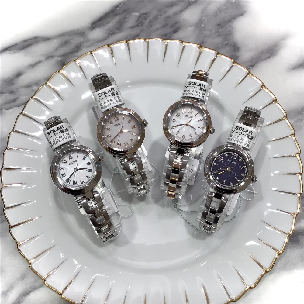 【SEIKO SELECTION】アクセサリー感覚でも身につけられる電波ソーラー腕時計♪