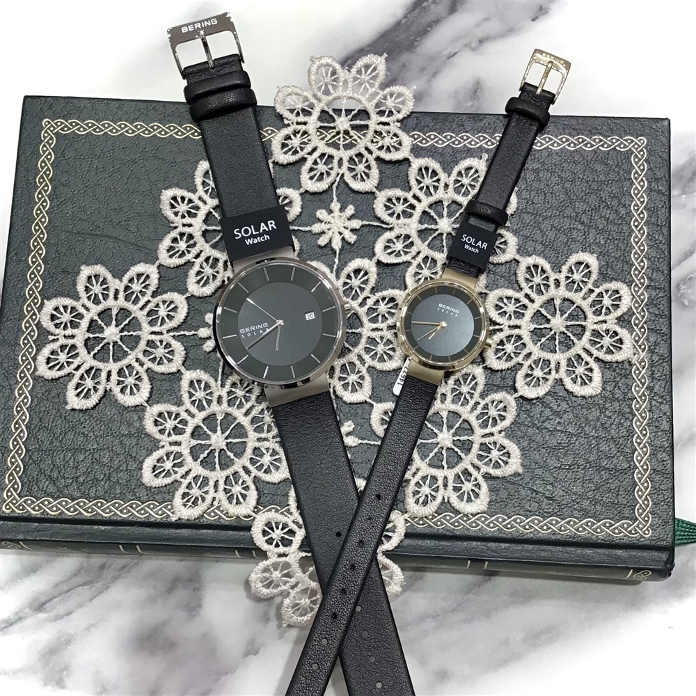 【BERING】シンプルデザインに深緑が映えるソーラーウォッチ☆