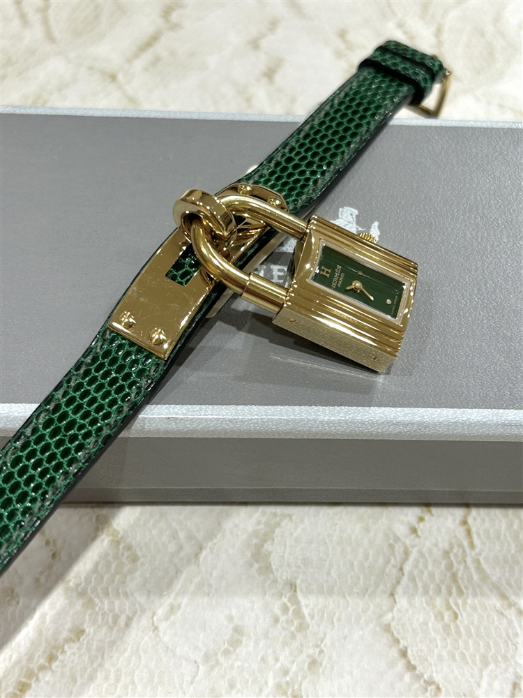 Vintage【HERMES】グリーンのケリーウォッチ入荷しました!
