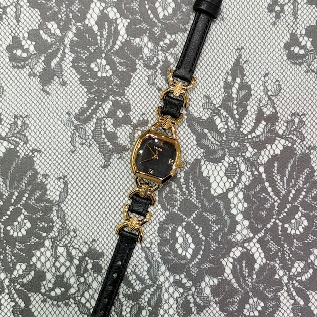 【FOSSIL】ブラック×ゴールドのエレガントウォッチ!