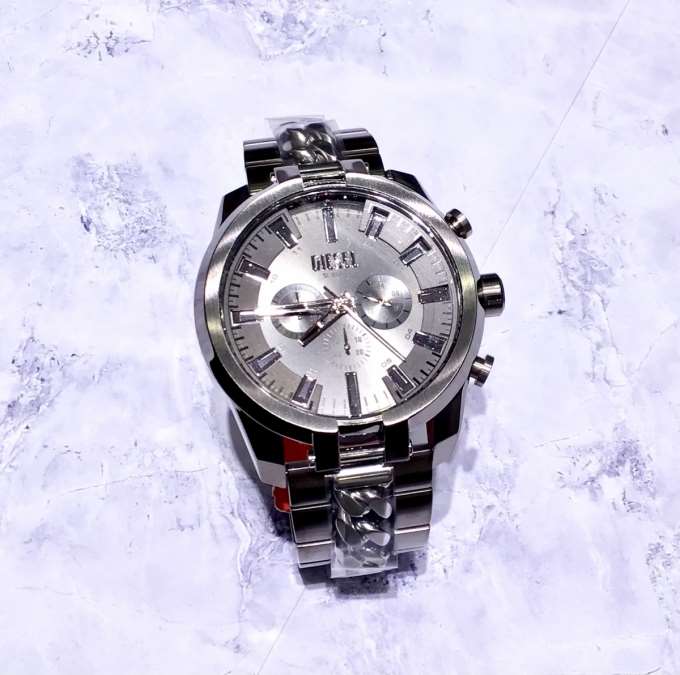 【DIESEL】存在感のある51mm径モデル！！