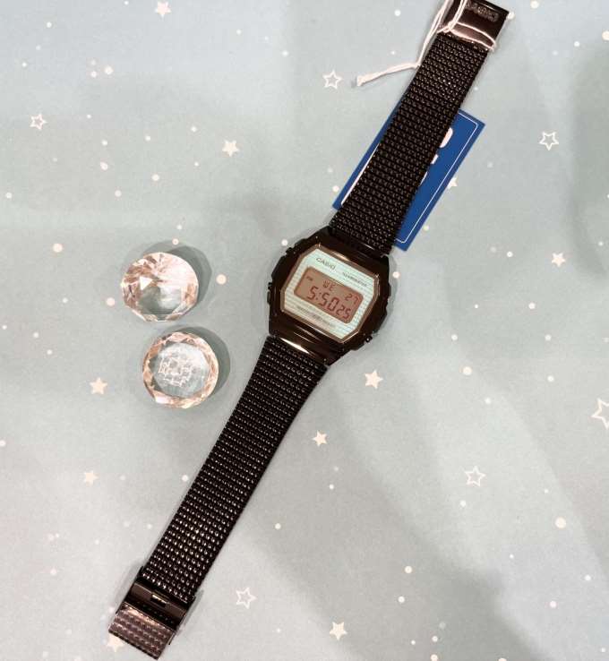 【CASIO】80年代のレトロデザインを思わせるフルメタルタイプのPREMIUMシリーズ