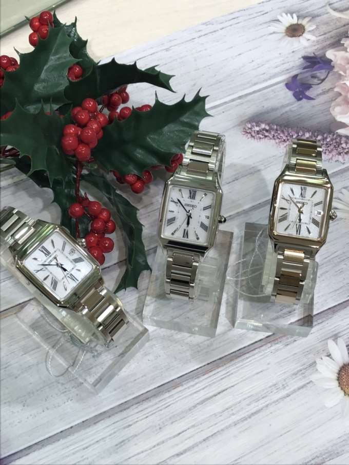スタイリッシュで機能的！！クリスマスギフトにオススメのレディースウォッチ！！【SEIKO LUKIA（セイコー　ルキア）】