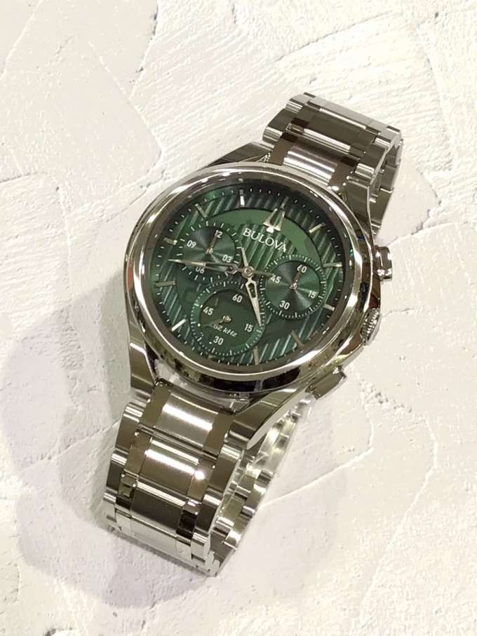 ★BULOVA★  Curv (カーブ) シリーズに新色登場 !