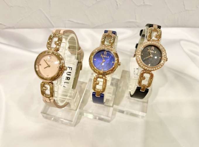 【FURLA】パールをまとった、上品華やかな腕時計☆