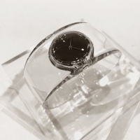 【ISSEY MIYAKE】水のかたち透明な時を刻む時計