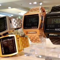 NIXONのデジタル時計