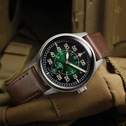 【OUTLINE】40年代の軍用時計を手巻き式で再現