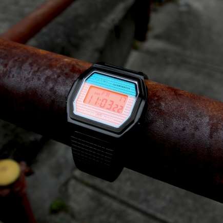 光の当たり方で色が変わる【CASIO STANDARD】プレミアムシリーズ新色